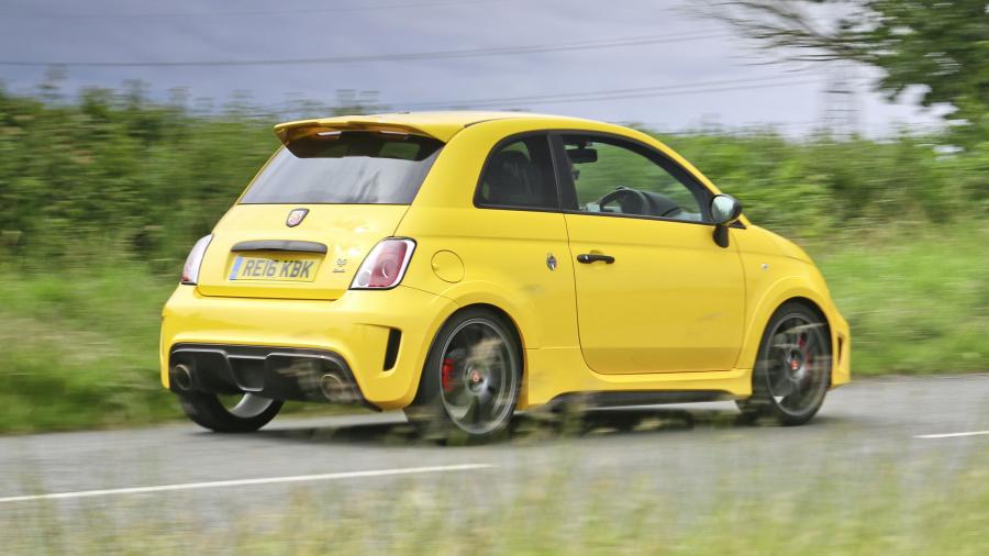  Abarth 695 Biposto Record (312) 2015 года  (UK) (фото 8 из 31)